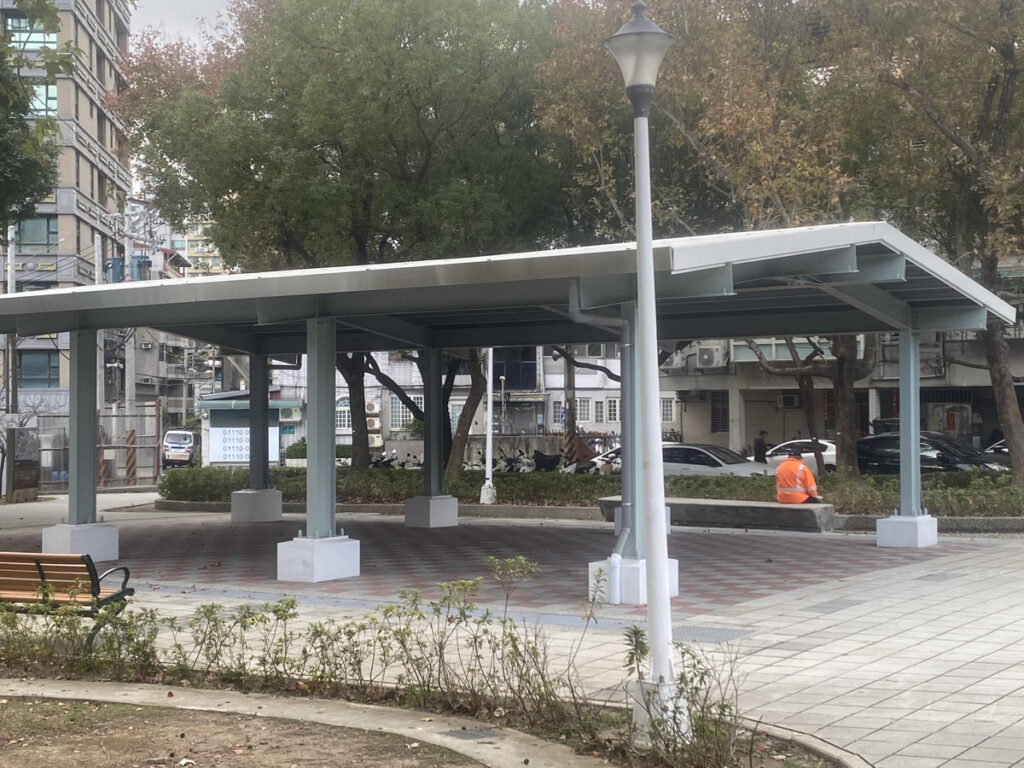 掰掰「濕、冷、雨、曬」 北投新興公園新棚架啟用