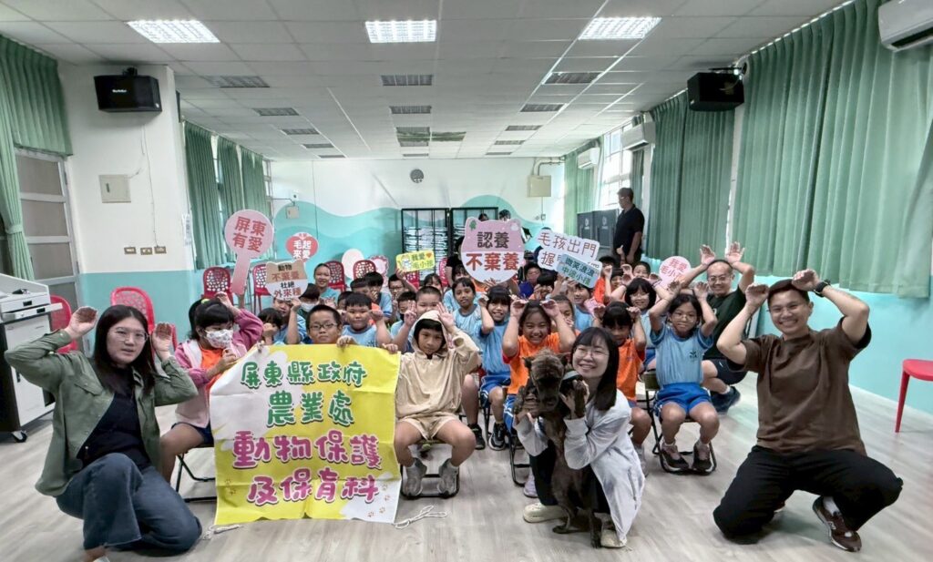 屏縣府推動保生命教育 陪伴犬貓走入校園