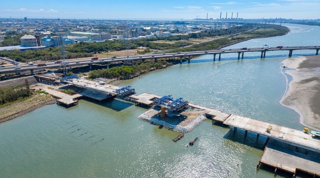 中彰跨域橋梁定名「大肚和美橋」 工程進度近9成拚年底通車 中彰跨域橋梁定名「大肚和美橋」 工程進度近9成拚年底通車