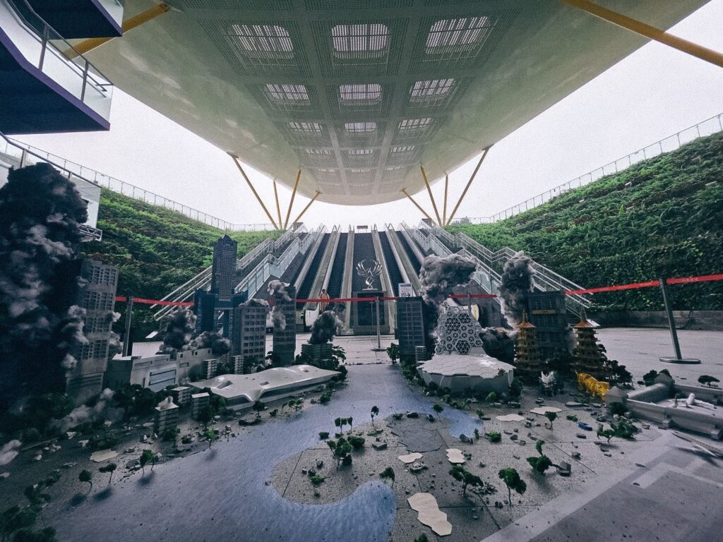 「大港青年防衛隊」特攝熱潮不減！ 微縮城市登陸捷運中央公園站　機票得主驚喜現身